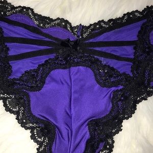 💜Purple lace Cheeky VS panties NWOT